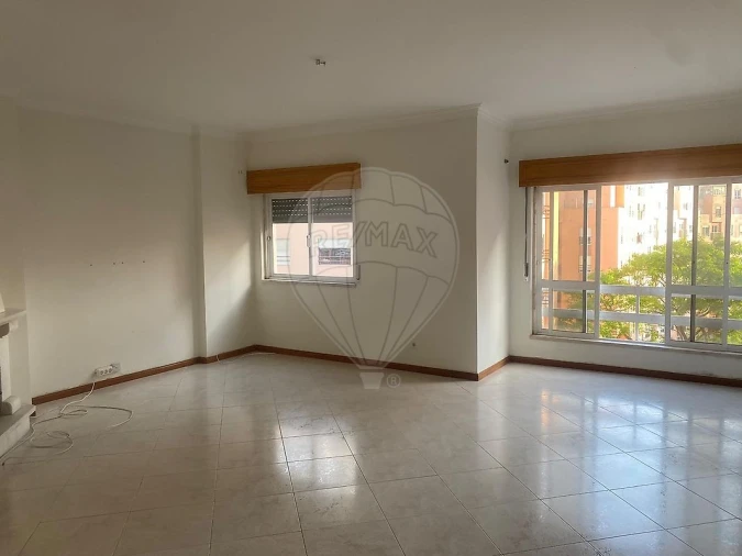 Apartamento T2 para Venda em Rio de Mouro Foto 32