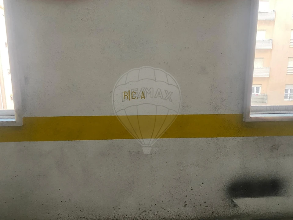 Apartamento T2 para Venda em Rio de Mouro Foto 39