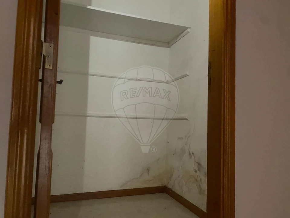 Apartamento T2 para Venda em Rio de Mouro Foto 5
