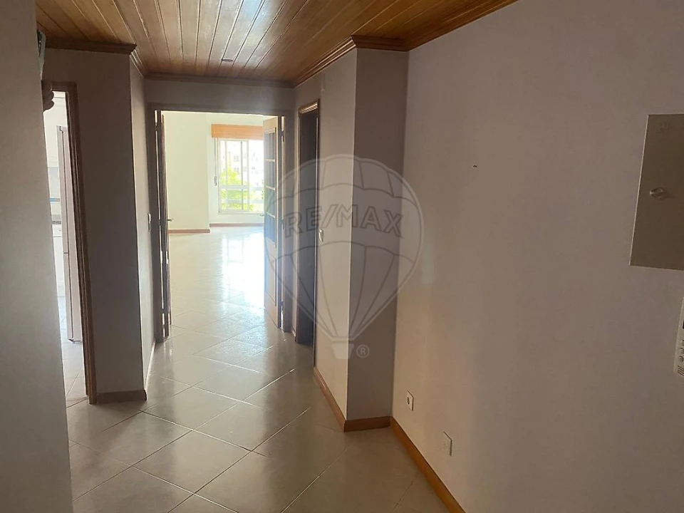 Apartamento T2 para Venda em Rio de Mouro Foto 28