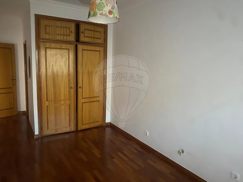 Apartamento T2 para Venda em Rio de Mouro Foto 14
