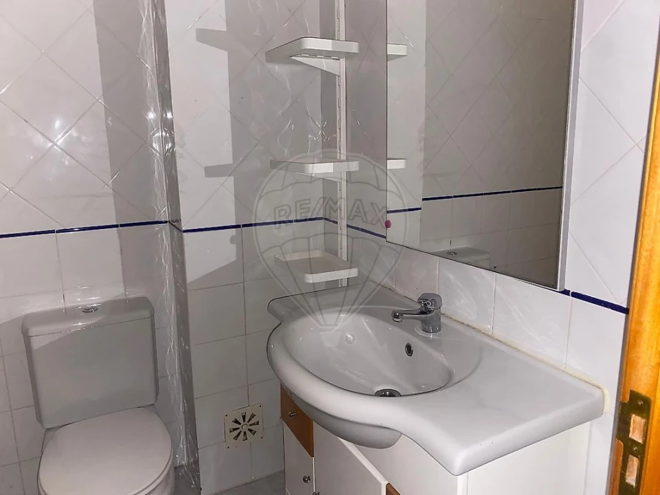 Apartamento T2 para Venda em Rio de Mouro Foto 18