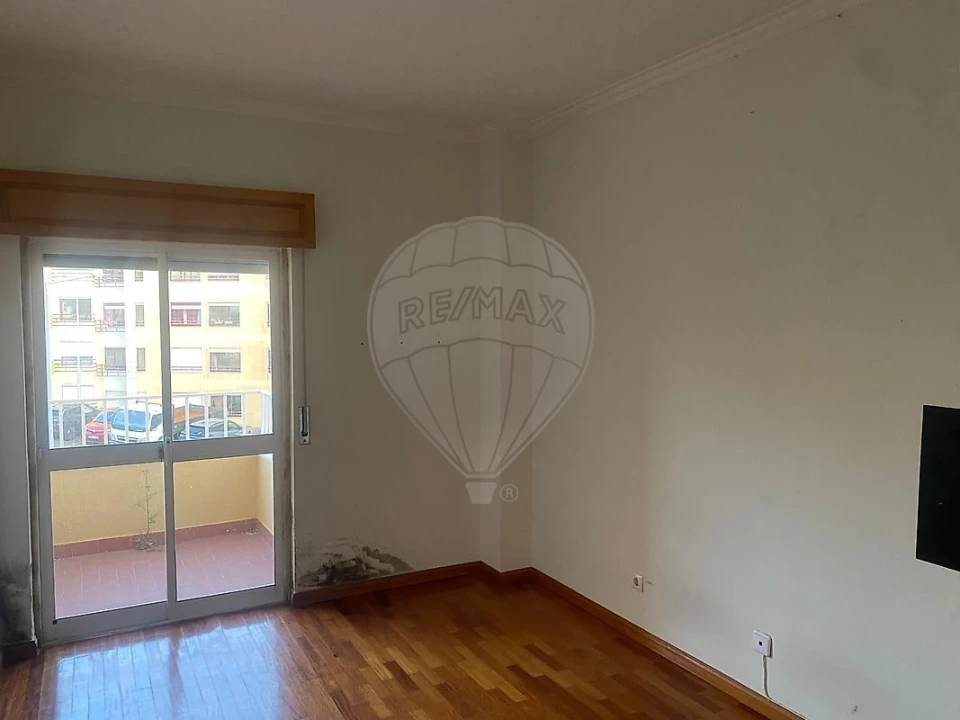 Apartamento T2 para Venda em Rio de Mouro Foto 4