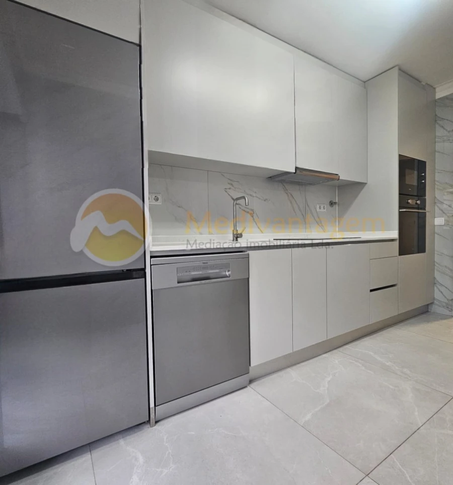 Apartamento T3 para Venda em Ferreiros e Gondizalves Foto 2