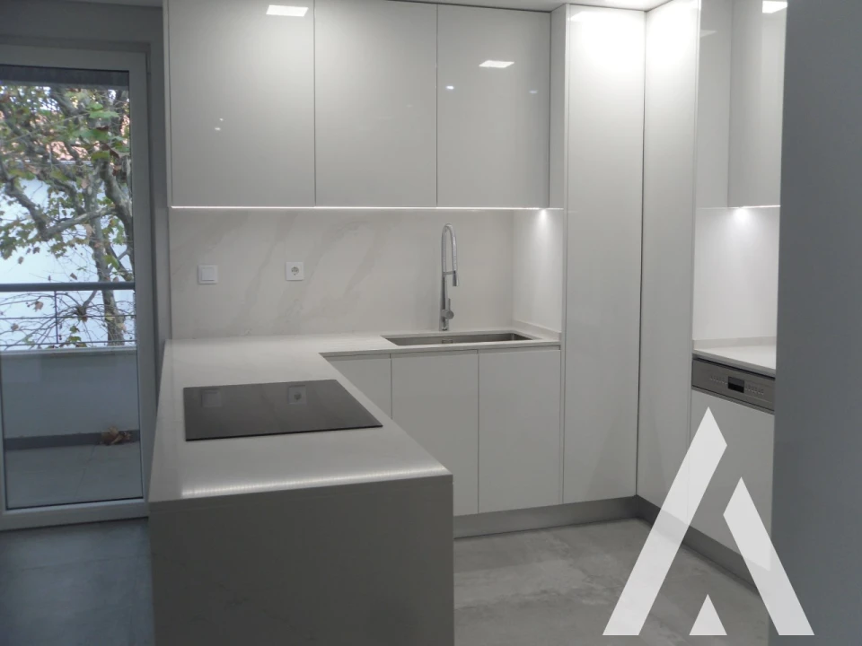Apartamento T3 para Venda em Carcavelos e Parede Foto 22