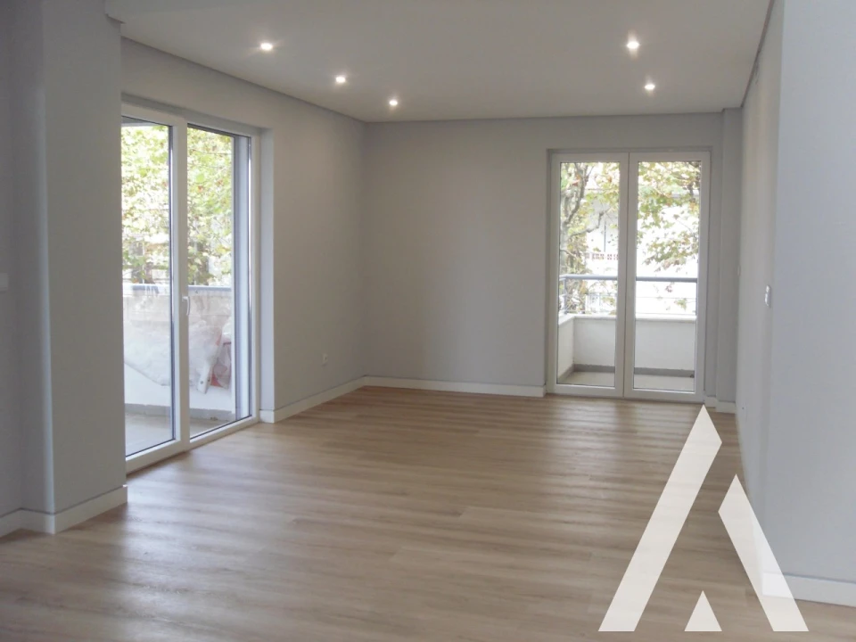 Apartamento T3 para Venda em Carcavelos e Parede Foto 17