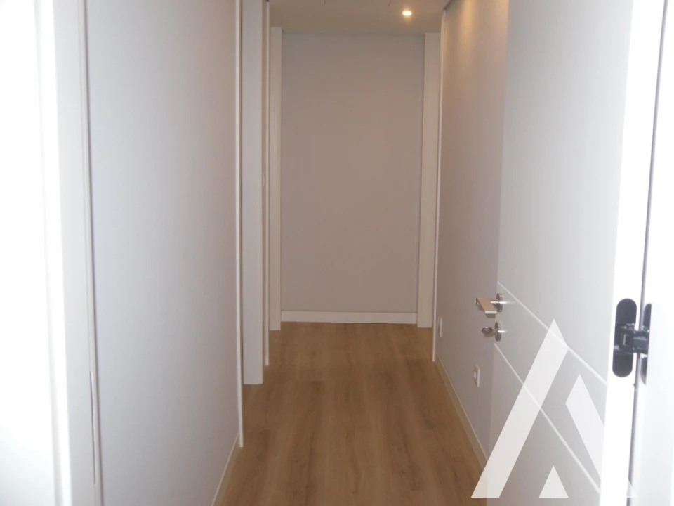 Apartamento T3 para Venda em Carcavelos e Parede Foto 24