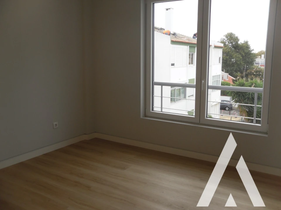 Apartamento T3 para Venda em Carcavelos e Parede Foto 27
