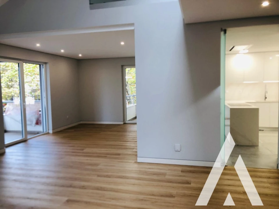 Apartamento T3 para Venda em Carcavelos e Parede Foto 91