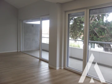Apartamento T3 para Venda em Carcavelos e Parede