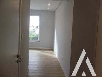 Apartamento T3 para Venda em Carcavelos e Parede