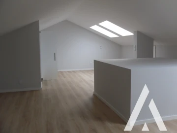 Apartamento T3 para Venda em Carcavelos e Parede