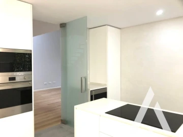 Apartamento T3 para Venda em Carcavelos e Parede