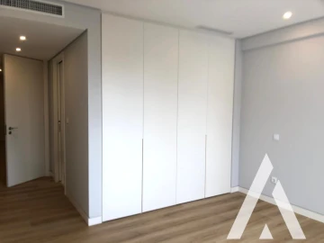 Apartamento T3 para Venda em Carcavelos e Parede