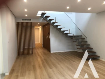 Apartamento T3 para Venda em Carcavelos e Parede