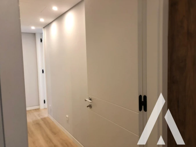 Apartamento T3 para Venda em Carcavelos e Parede Foto 82