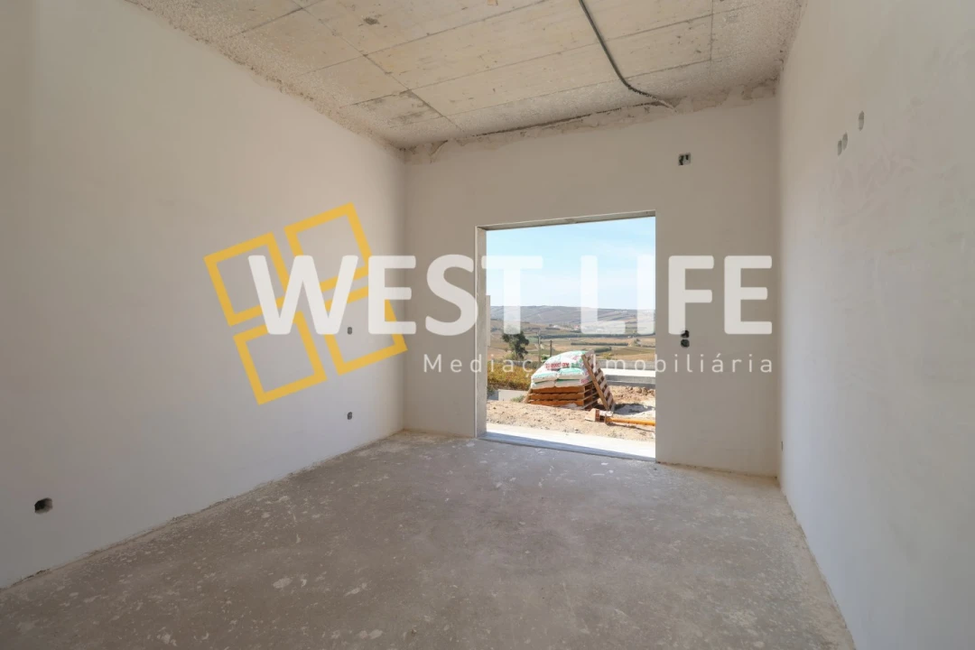 Moradia T4 para Venda em Ventosa Foto 13