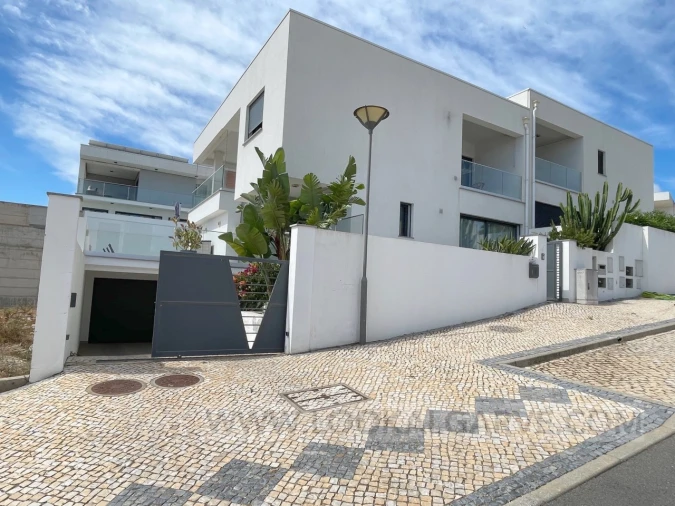 Moradia T4 para Venda em Lagos (São Sebastião e Santa Maria) Foto 3