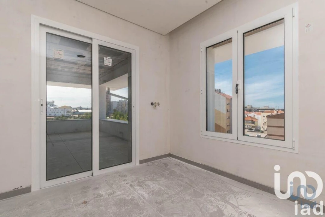 Apartamento T3 para Venda em Marinha Grande Foto 2