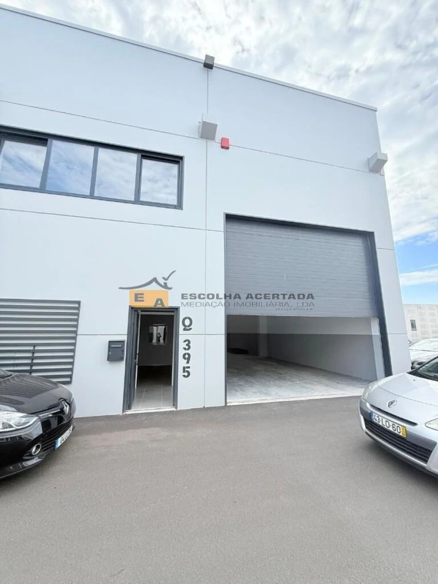 Armazém para Arrendamento em Aver-O-Mar, Amorim e Terroso Foto 1