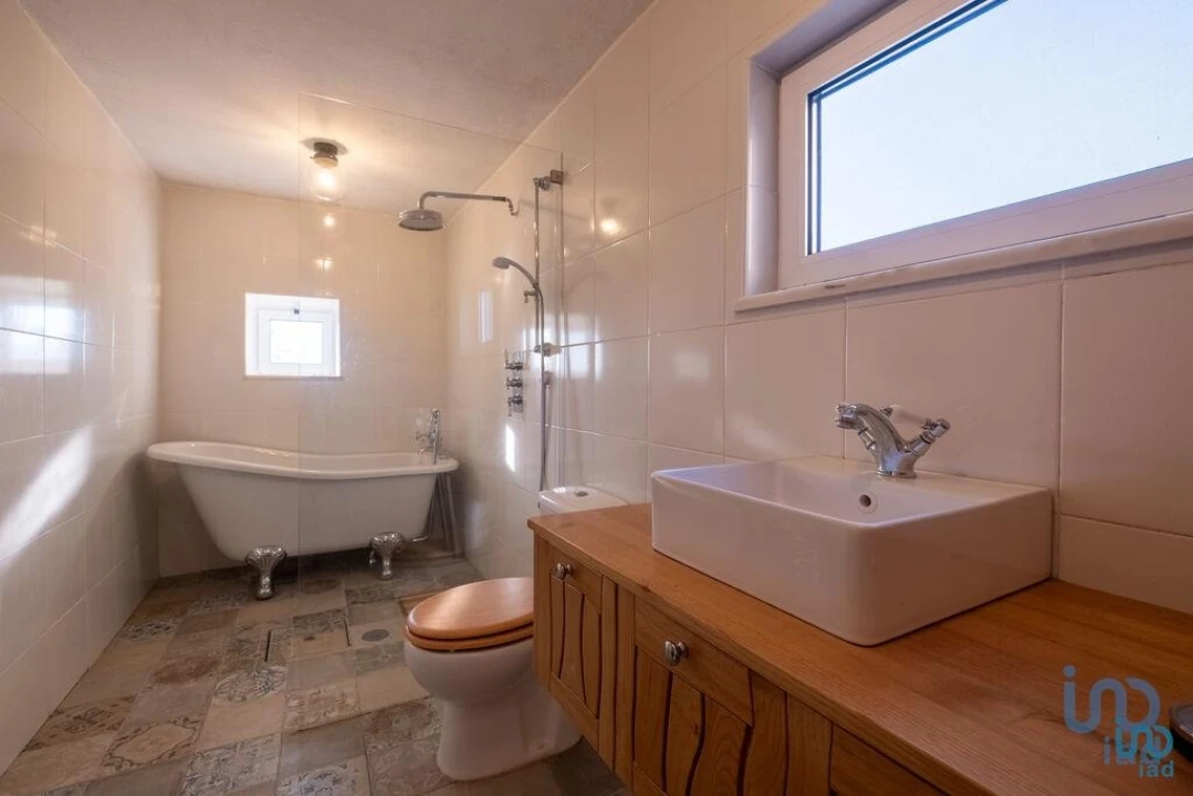 Moradia T3 para Venda em Vila Nova Foto 12