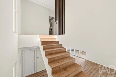 Moradia T4 para Venda em Charneca de Caparica e Sobreda