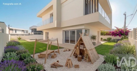 Moradia T4 para Venda em Charneca de Caparica e Sobreda