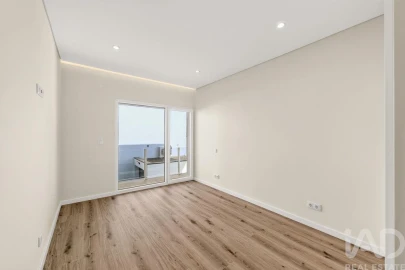 Moradia T4 para Venda em Charneca de Caparica e Sobreda