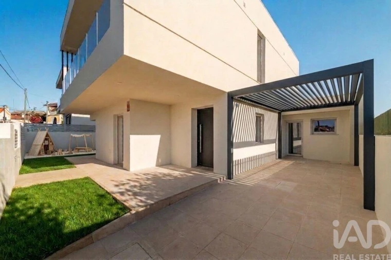 Moradia T4 para Venda em Charneca de Caparica e Sobreda Foto 30
