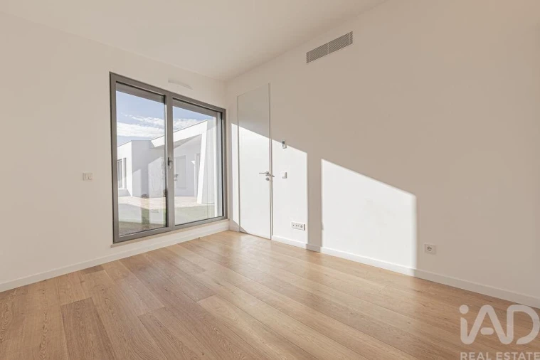 Moradia T4 para Venda em Charneca de Caparica e Sobreda Foto 23