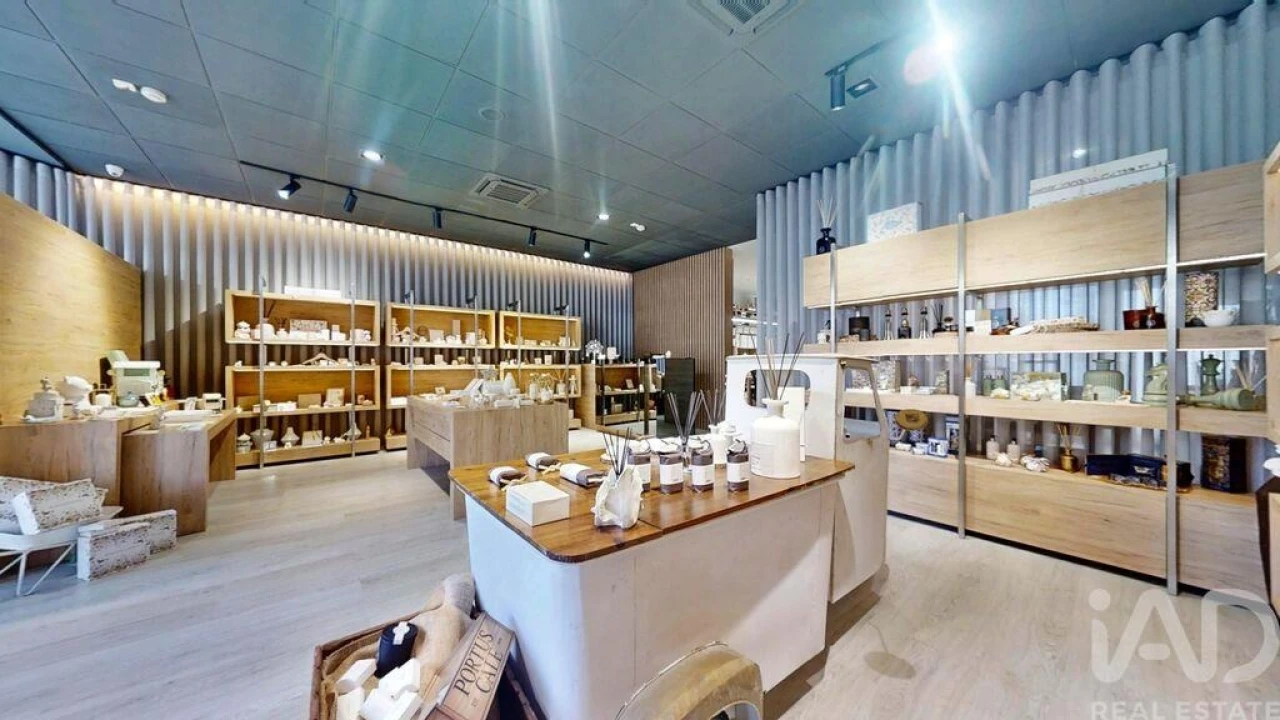 Loja para Venda em Cidade da Maia Foto 17