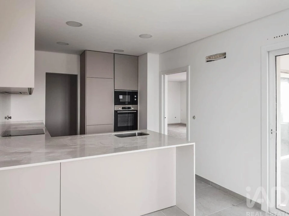 Apartamento T3 para Venda em Marinha Grande Foto 2