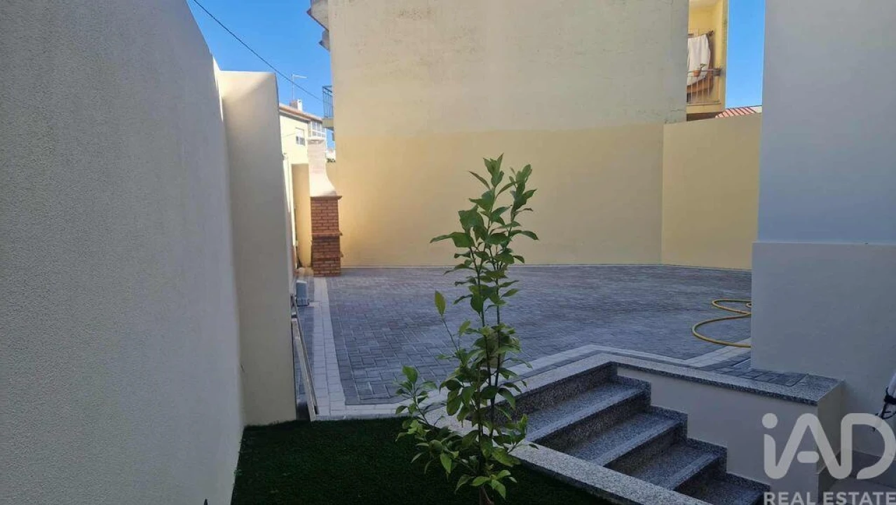 Moradia T5 para Venda em Valado dos Frades Foto 26