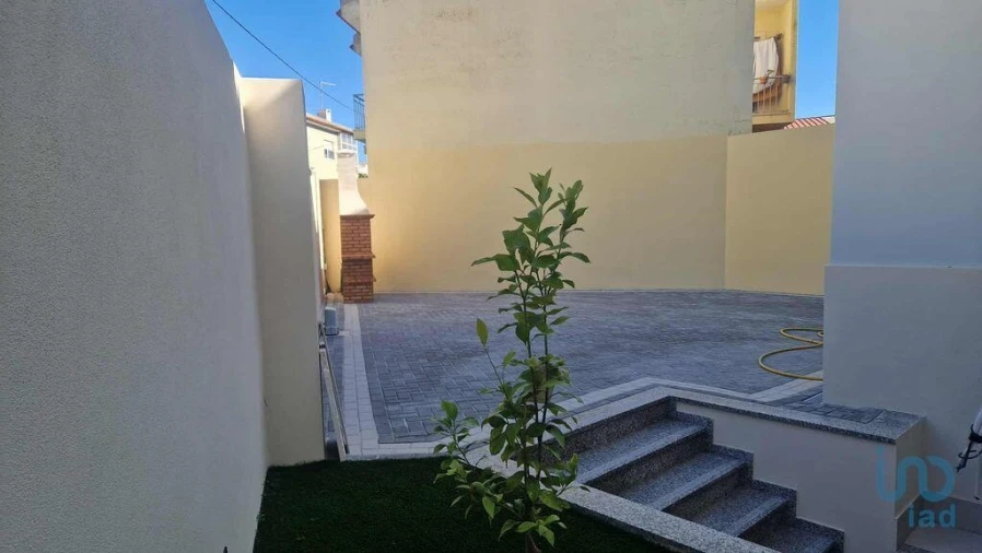 Moradia T5 para Venda em Valado dos Frades Foto 3