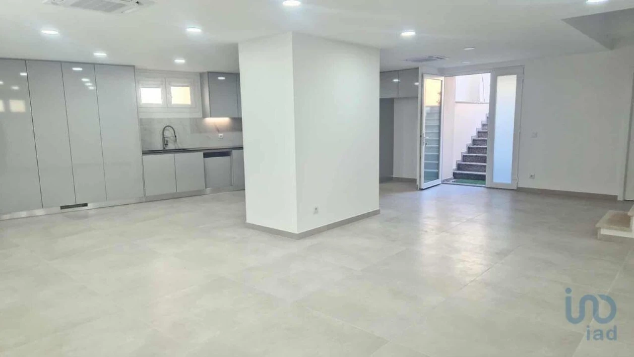 Moradia T5 para Venda em Valado dos Frades Foto 13