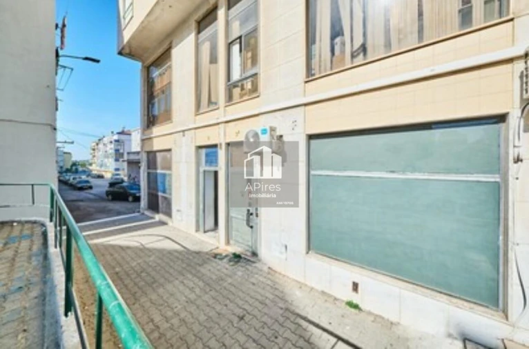 Loja para Venda em Alto do Seixalinho, Santo André e Verderena Foto 2