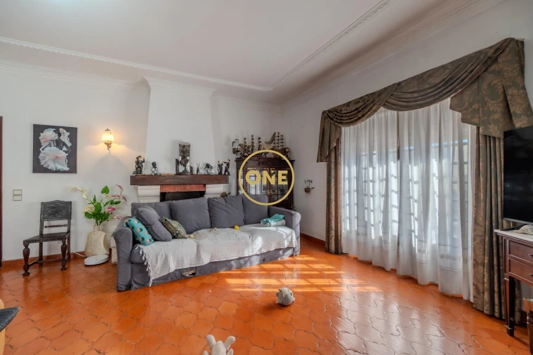 Prédio para Venda em Milharado Foto 17