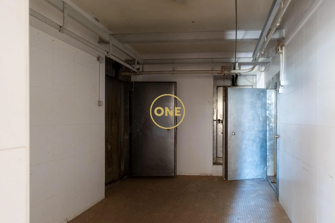 Prédio para Venda em Milharado Foto 37