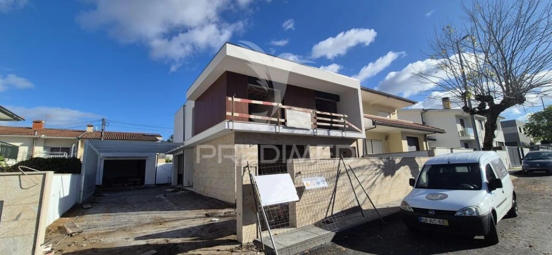 Moradia T4 para Venda em Palmeira Foto 2