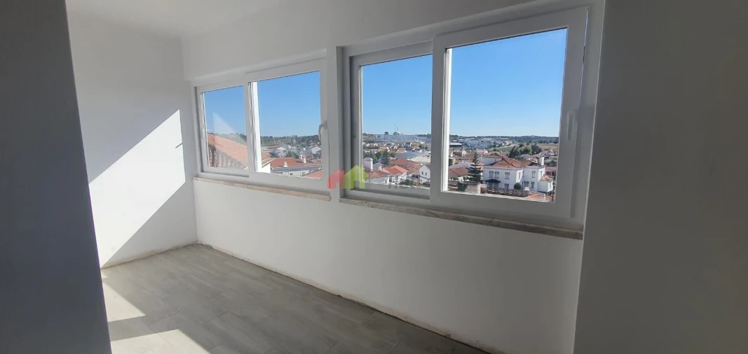 Apartamento T2 para Venda em Avis Foto 2