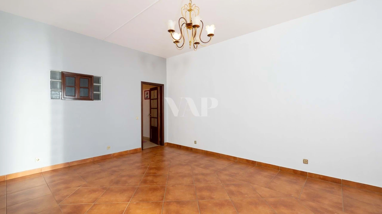 Moradia T7 para Venda em Quarteira Foto 34