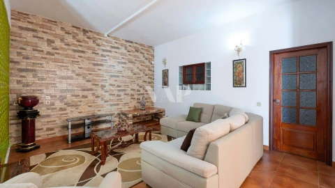 Moradia T7 para Venda em Quarteira