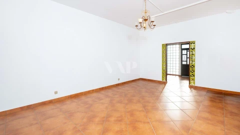 Moradia T7 para Venda em Quarteira
