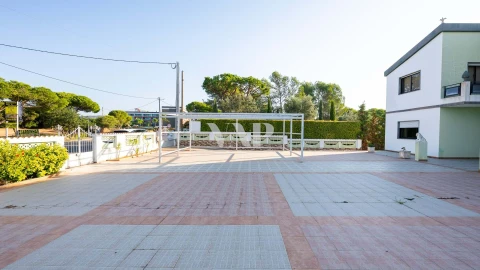 Moradia T7 para Venda em Quarteira