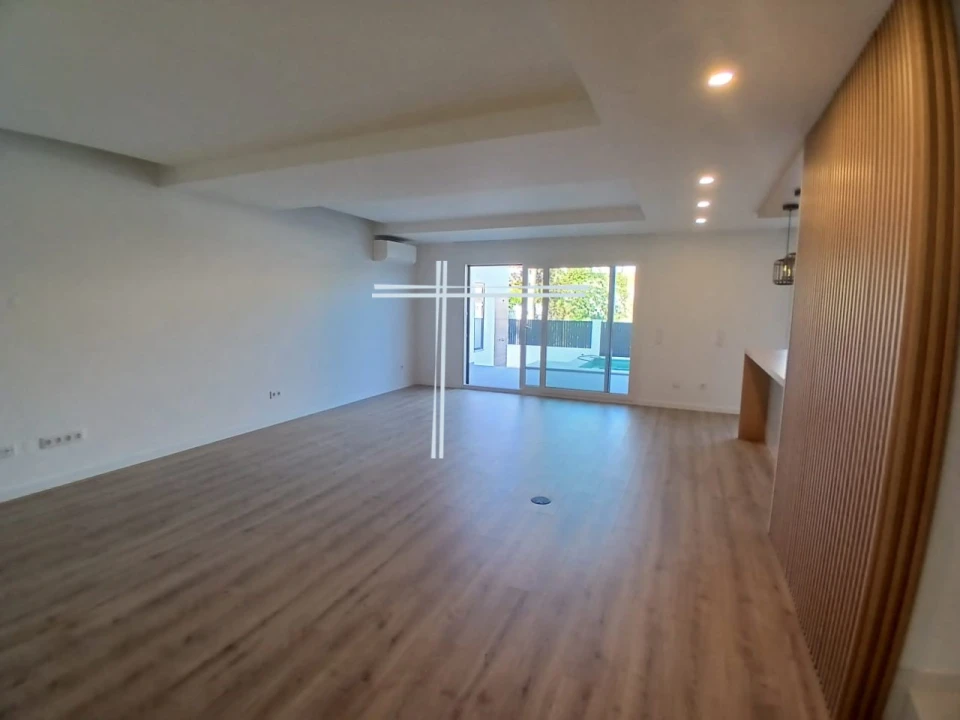Moradia T4 para Venda em Charneca de Caparica e Sobreda Foto 8