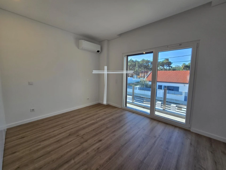 Moradia T4 para Venda em Charneca de Caparica e Sobreda Foto 46
