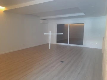 Moradia T4 para Venda em Charneca de Caparica e Sobreda
