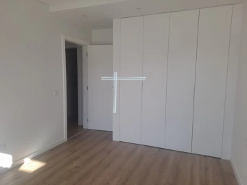 Moradia T4 para Venda em Charneca de Caparica e Sobreda