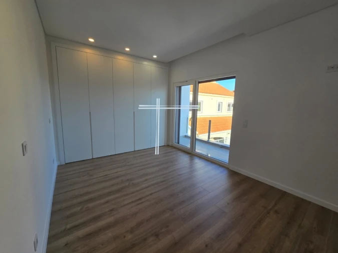 Moradia T4 para Venda em Charneca de Caparica e Sobreda Foto 39
