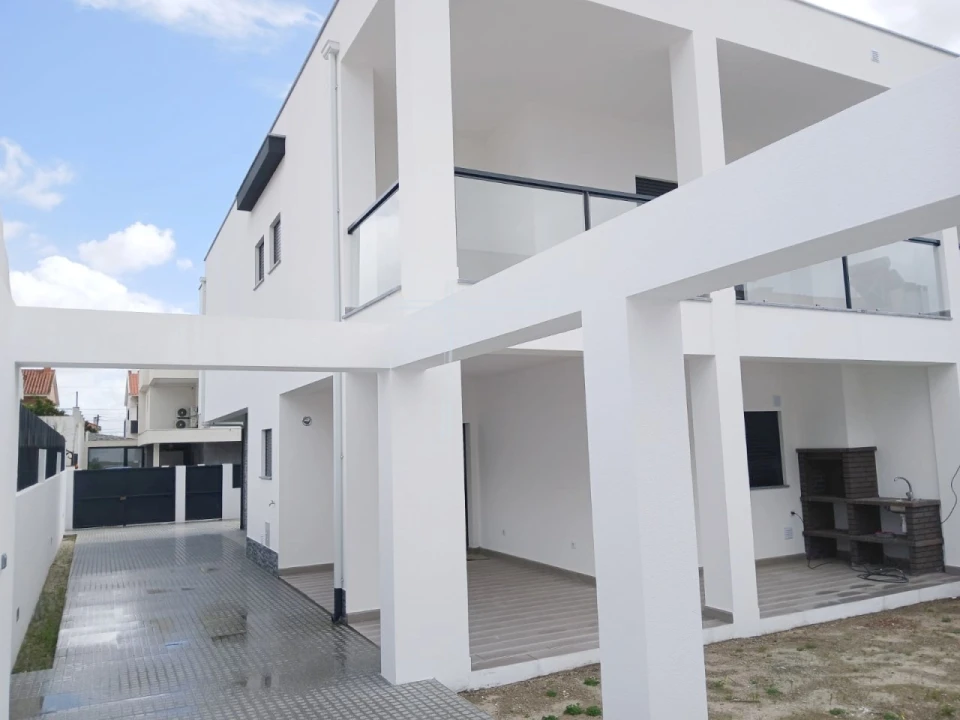 Moradia T3 para Venda em Fernao Ferro Foto 1